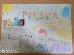 Rysunek przedstawia: domy, pole, samochody, napis Polska