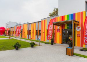 Widok na wejście przedszkola