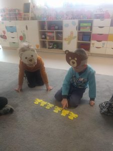 DZIECI UCZĄ SIĘ LICZYĆ PRZY POMOCY MISIÓW