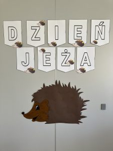 Napis DZIEŃ JEŻA