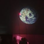 Planeta ziemi wyświetlana w planetarium