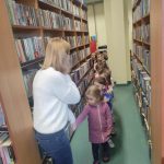 ZWIEDZANIE BIBLIOTEKI PRZEZ DZIECI
