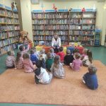 PANI BIBLIOTERKA ODPOWIADA NA ZADANE PRZEZ DZIECI PYTANIA