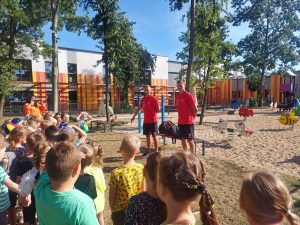 ZABAWY I GRY Z PIŁKARZAMI RĘCZNYMI