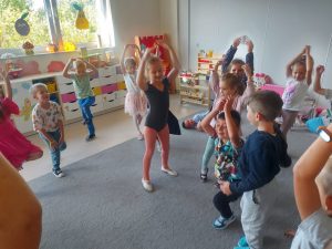 WSPÓLNY TANIEC DZIECI