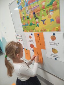 NAUKA LICZENIA ZA POMOCĄ DYNIOWYCH POMOCY DYDAKTYCZNYCH