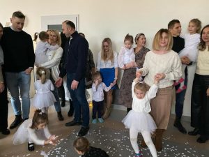 WSPÓLNA ZABAWA DZIECI Z RODZICAMI