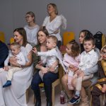 Na zdjęciu rodzice z dziećmi z grupy Liski i Wiewiórki.