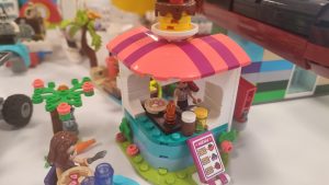 Konstrukcje przestrzenne z klocków LEGO.