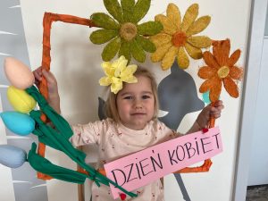Dziewczynka w fotobudce