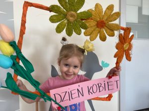 Dziewczynka w fotobudce