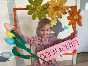 Dziewczynka w fotobudce