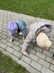 MALOWANIE TĘCZY KREDAMI NA KOSTCE