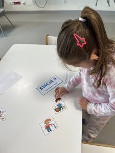DZIECI ODGADUJĄ HASŁA