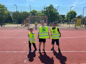 Zabawy sportowe na boisku