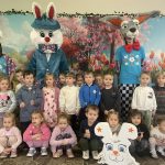 Zdjęcie grupowe z zajączkami