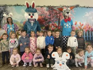 Zdjęcie grupowe z zajączkami