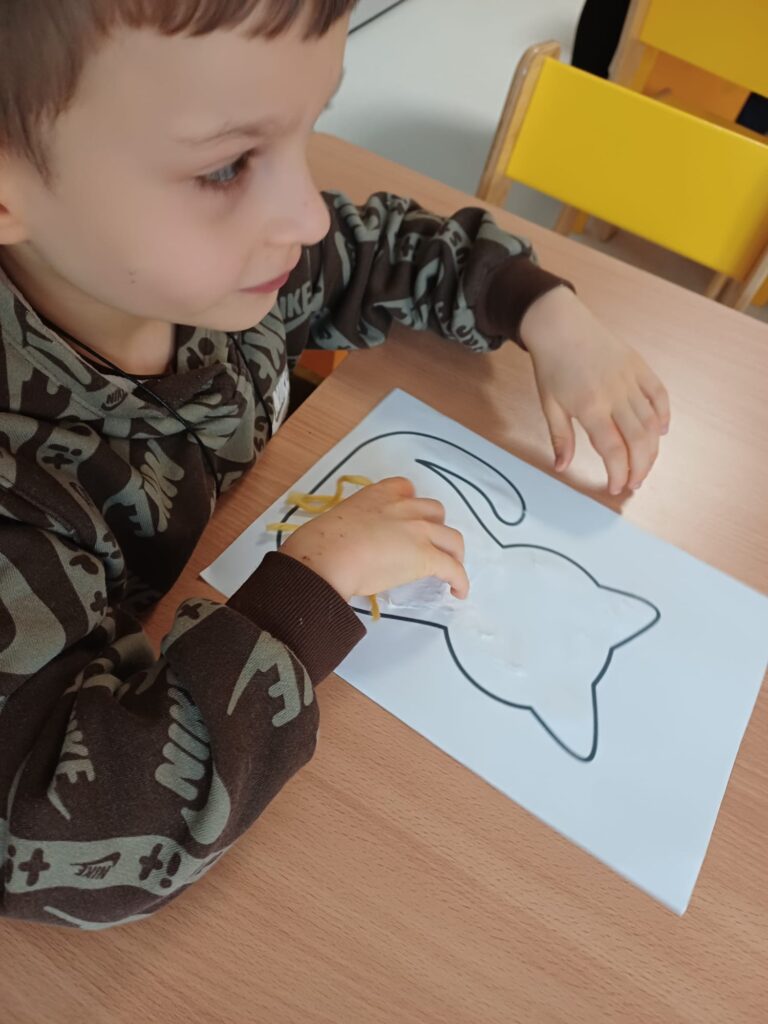 Praca plastyczna podczas zajęć dydaktycznych.