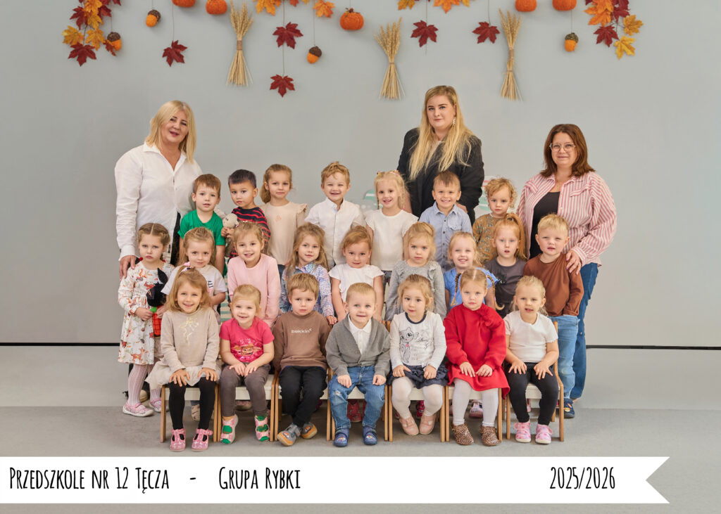 Dzieci i wychowawcy z grupy Rybki